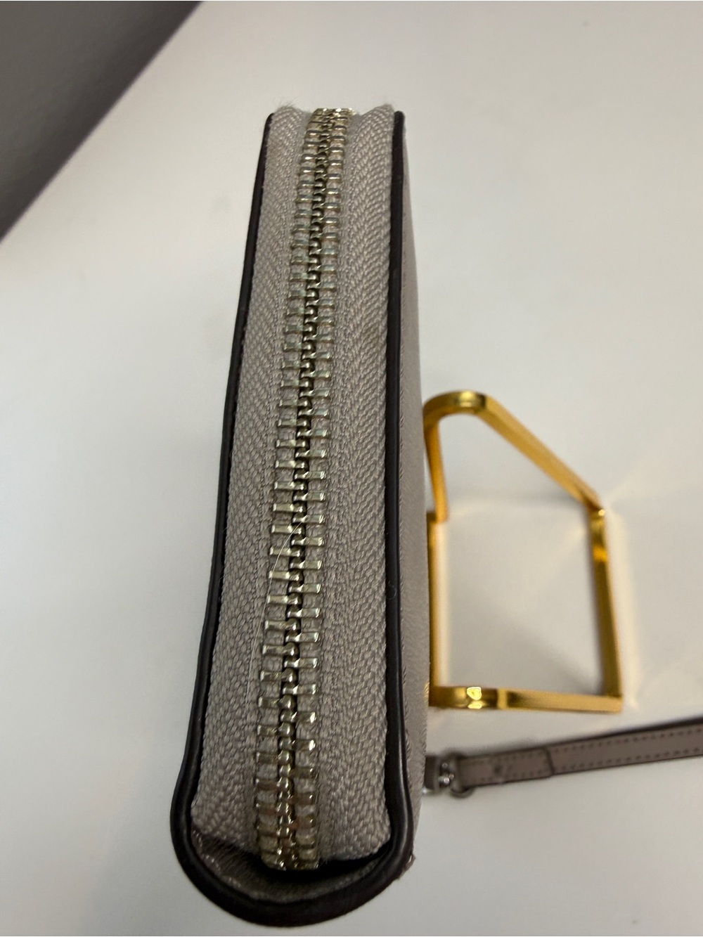 Tory Burch Robinson Zip Continental Gray Leather Zip Wristlet | GUC - Picture 9 of 10